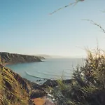 Moana Eco Surf House