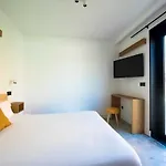 Moana Eco Surf House * Sopelana